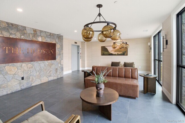 Building Photo - 25 S Riverside Ave