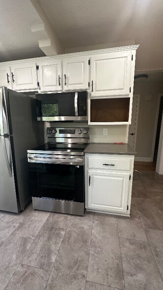 Building Photo - 603 Oakmont Dr