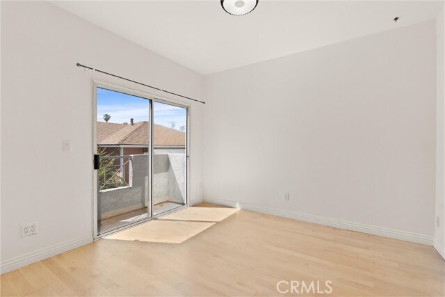 Building Photo - 15153 Burbank Blvd