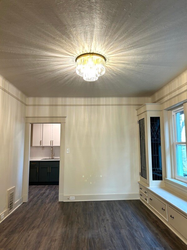 Building Photo - 2750 Broadway Ave