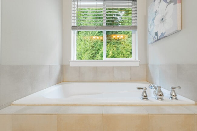 Building Photo - 16009 SE 164th Pl