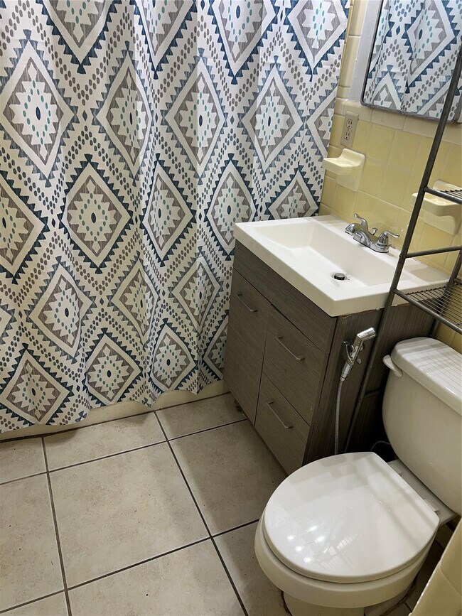 Building Photo - 3111 NE 29th St