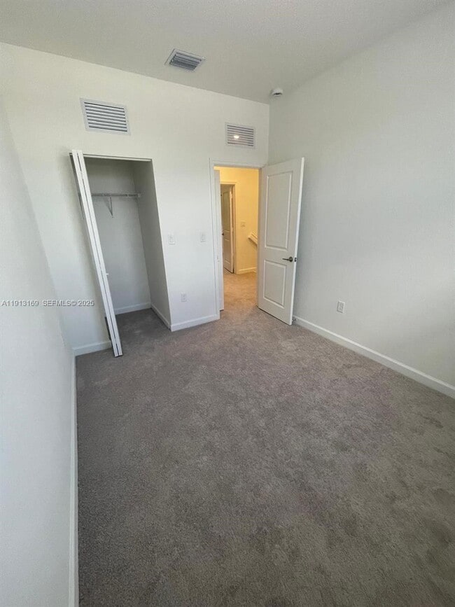 Building Photo - 1076 SE 2nd St