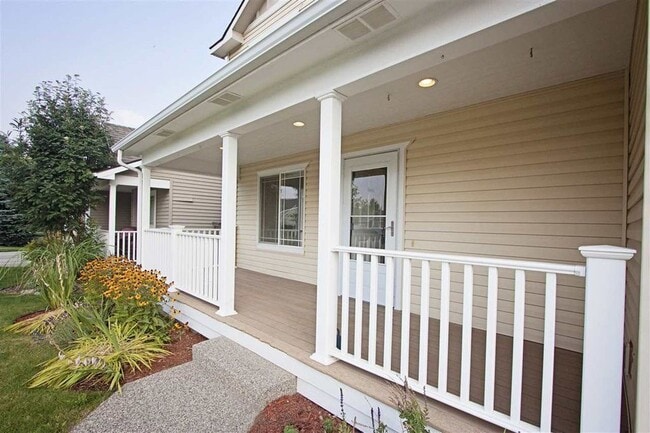 Building Photo - Beautiful 3 bedroom 2 1/2 bath home availa...