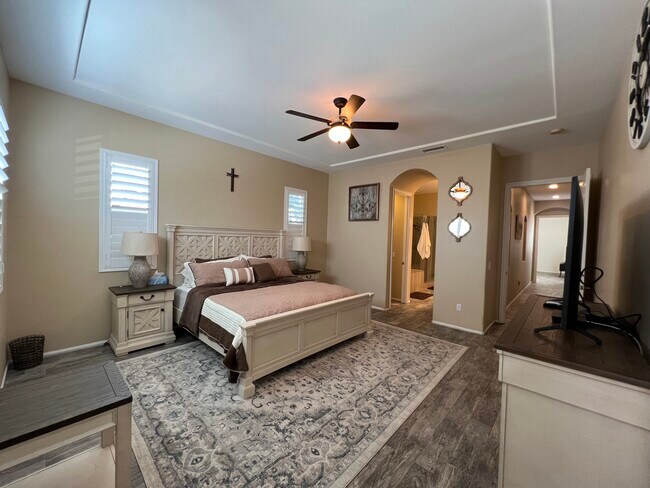 Building Photo - 115 Romanza Ln