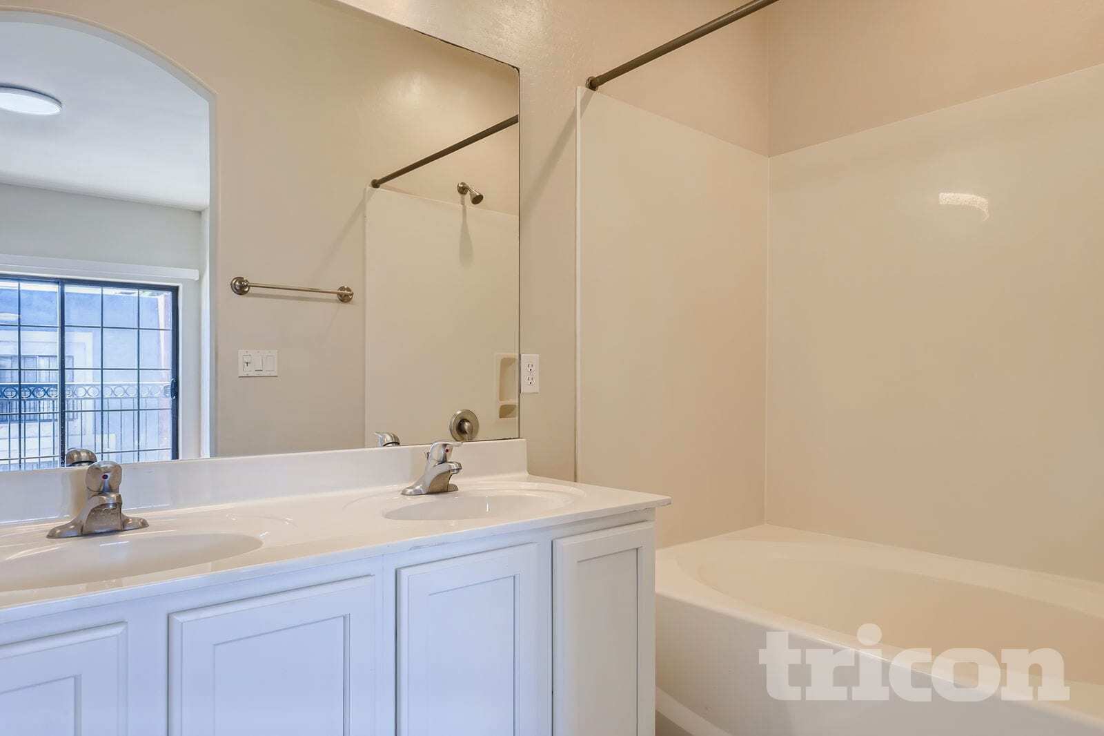 Building Photo - 3446 E Avalon Dr