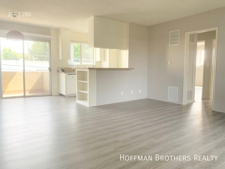 Primary Photo - 1642 Barry Ave