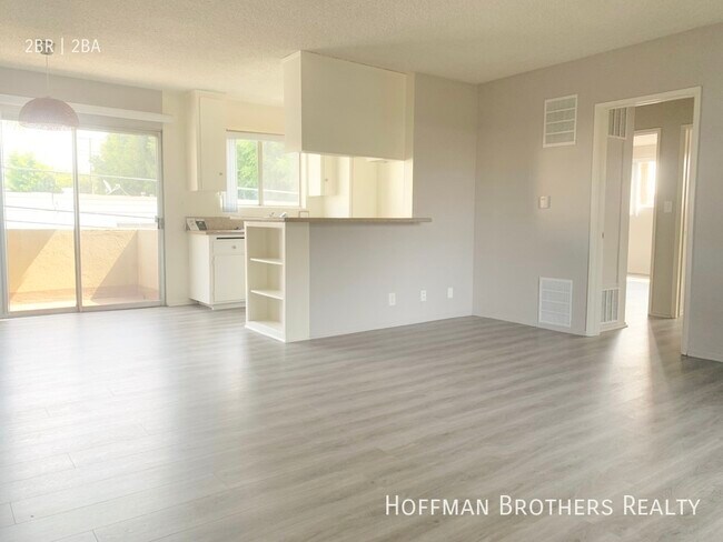 Building Photo - 1642 Barry Ave