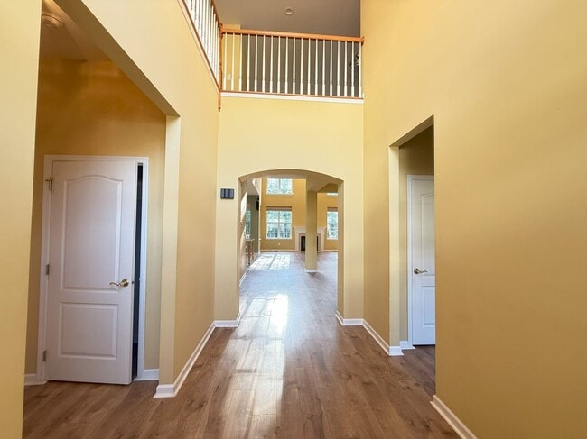 Building Photo - 3145 Pine Valley Way