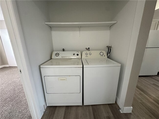 Building Photo - 4571 Carriage Park Dr