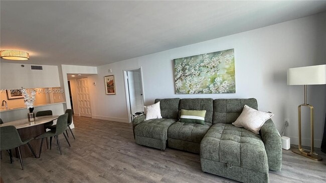 Building Photo - 555 NE 15th St