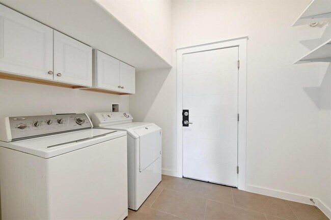 Building Photo - 8901 Parker Ranch Cir