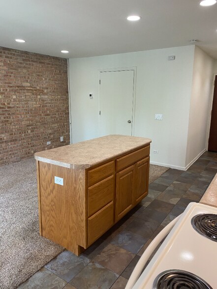 Building Photo - 5550 Abbey Dr