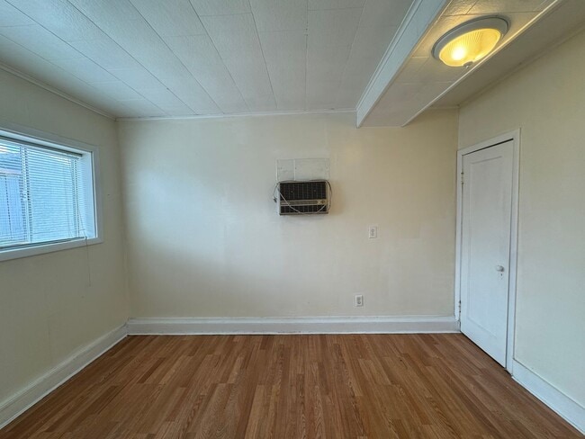 Building Photo - 319 San Emidio St