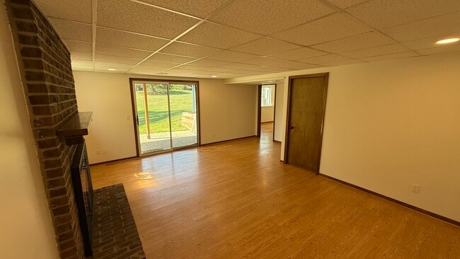 Building Photo - 2057 Eastcastle Dr SE