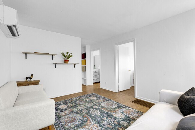 Building Photo - 305 Connell St