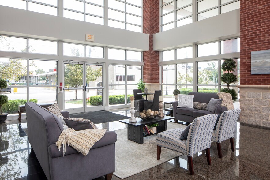 Building Photo - The Atrium @ Anderson Station: In-Unit Washer & Dryer, Cold Water Included, Fitness Center, and C...
