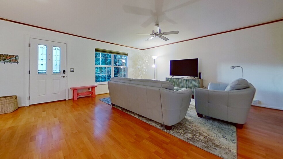 Building Photo - 2722 Cardinal Dr
