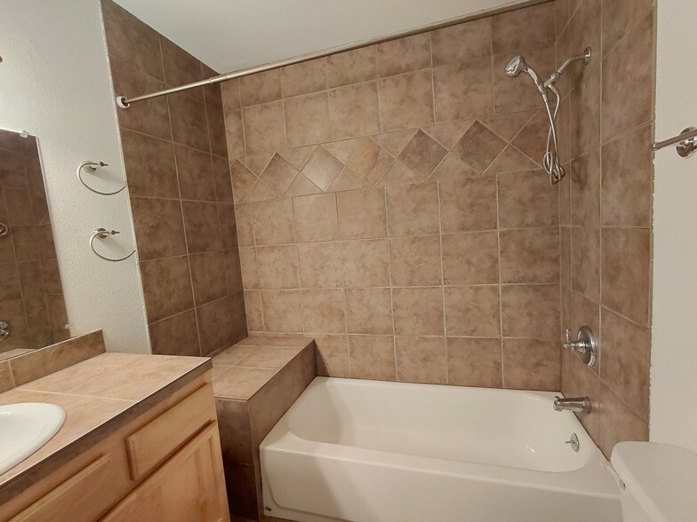 Main Bathroom - 1943 S Alta Vista Cir