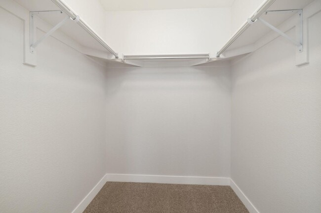 Building Photo - Outstanding Townhome W/ Large 3 Bed- 2.5 Bath and 2-Car Garage!