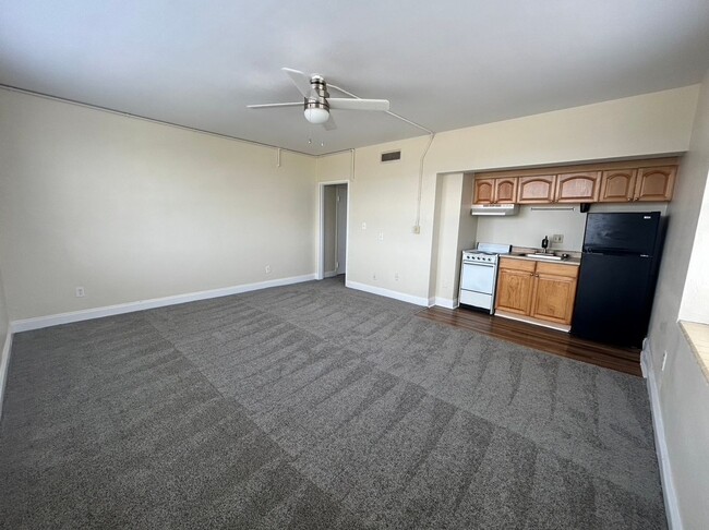 Building Photo - Charming Downtown Studio Apartment for Rent in City Place!