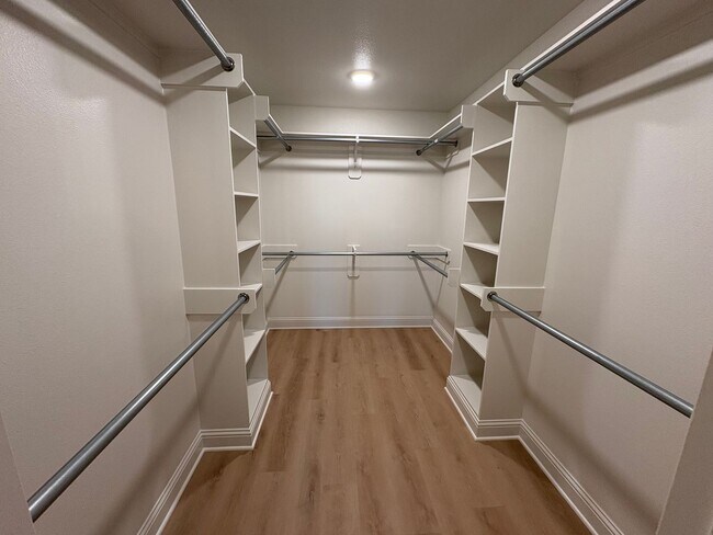 Building Photo - 368 Mary Cir