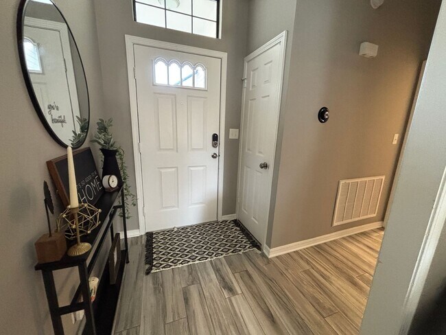 Building Photo - STUNNING AND IMMACULATE HOME NEAR BARKSDALE AIR FORCE BASE