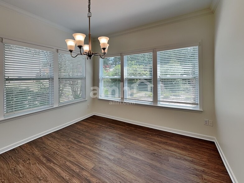 Building Photo - 3268 Saddlebrook Dr