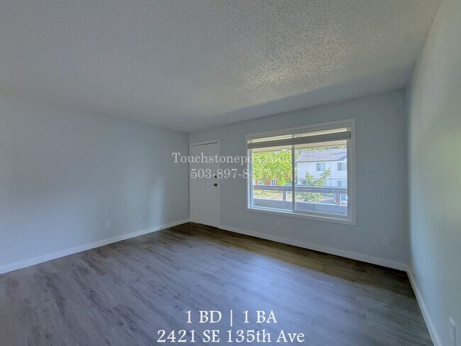 Building Photo - Upper Level Apartment with Bright Living and Everyday Comfort