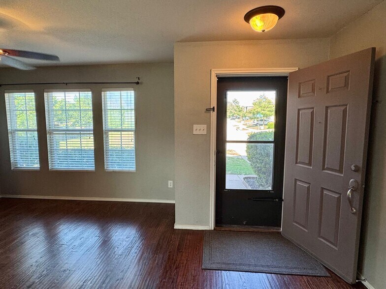 Building Photo - 13287 Fowler Dr