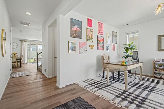 Building Photo - 4230 Satinwood Dr