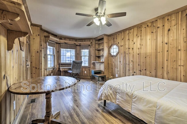 Building Photo - 144 Parkwood Cir