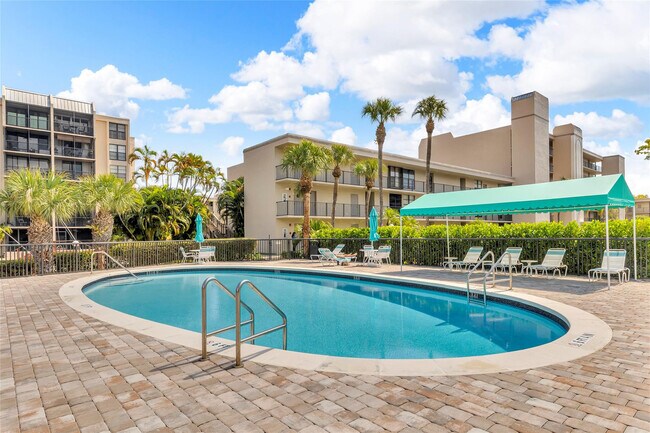 Building Photo - 7 Royal Palm Way