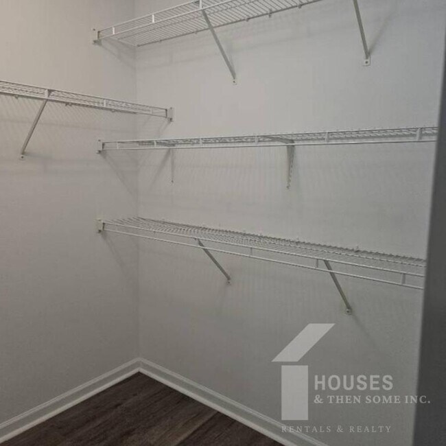 Building Photo - 20 Laurelhurst Ct