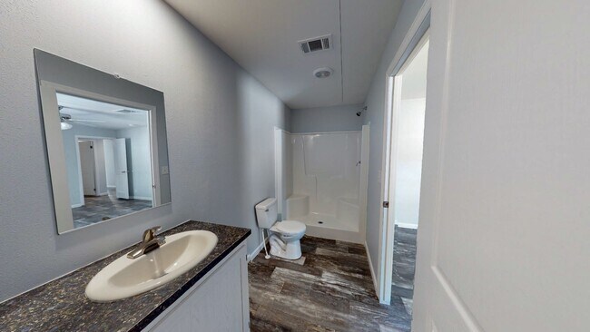 Building Photo - 3/2 Brooksville Available Now !