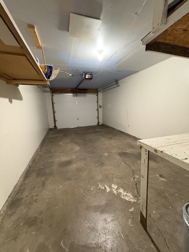 Building Photo - 2 bedroom duplex - Bennett