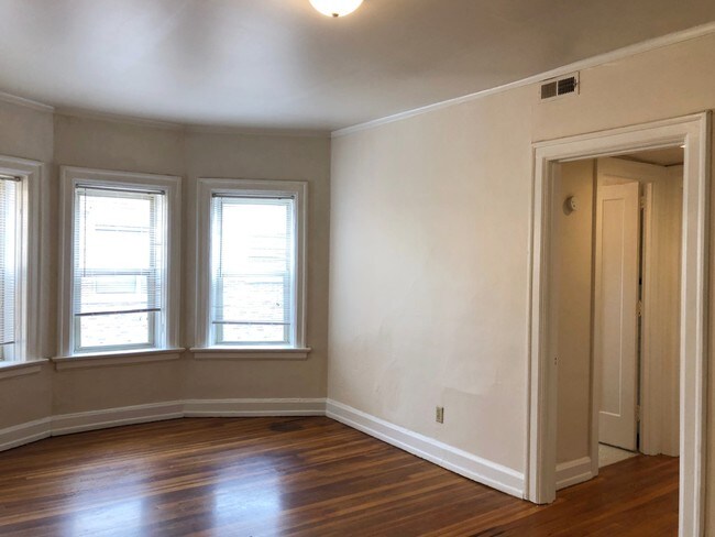 Building Photo - 1 & 2 Bedroom Apartments in Downtown Indianapolis - Meridian Plaza Awaits You!