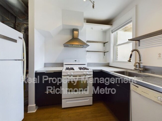 Building Photo - 1639 W Cary St