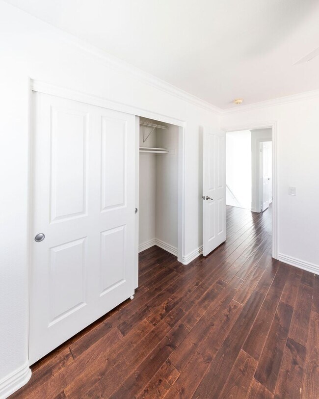 Building Photo - Irvine Condo Now Leasing