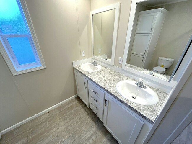Building Photo - 5480 Ryegrass Ct