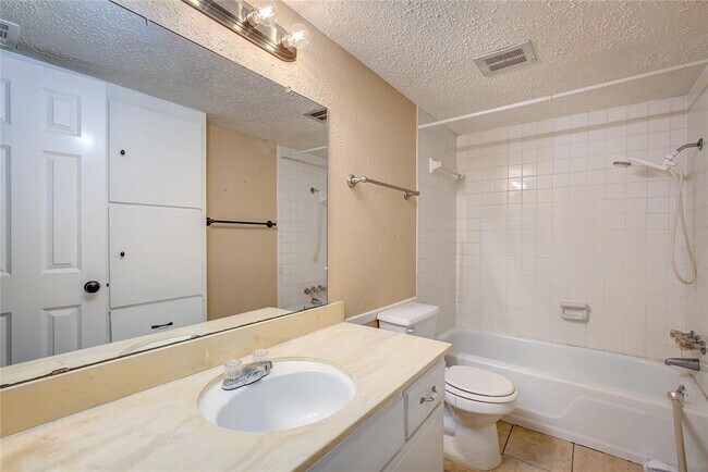 Building Photo - 3121 Park Ln