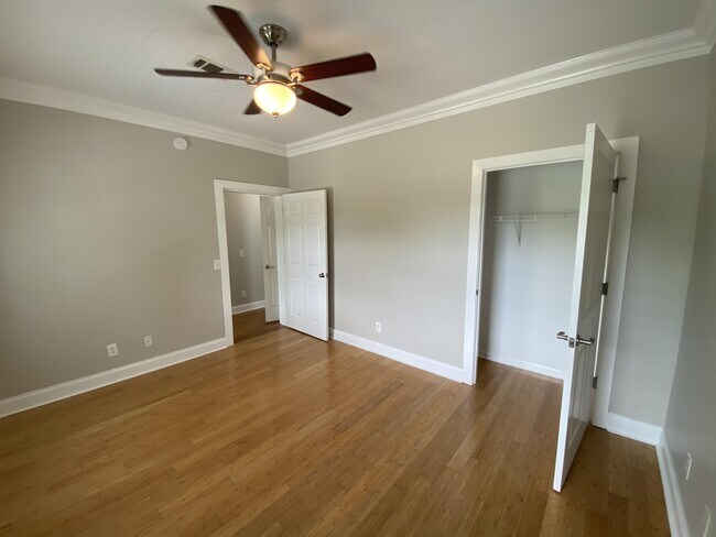 Building Photo - 3210 Robertson Ave