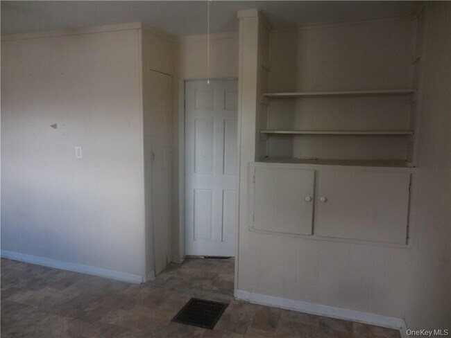 Building Photo - 10 Edmunds Ln