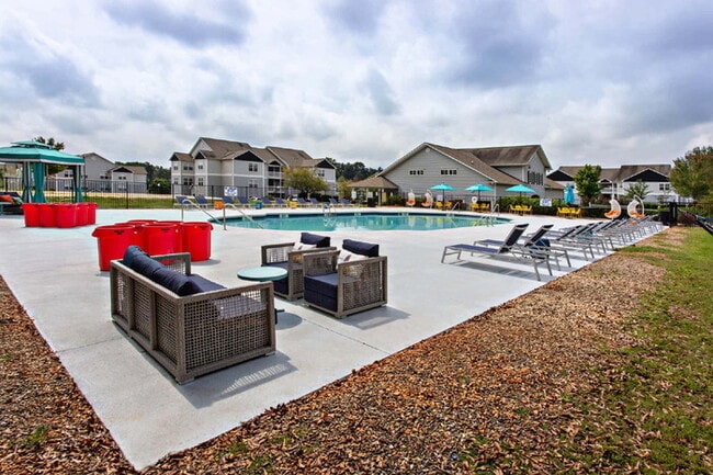 Building Photo - "Charming 1-Bedroom Townhouse Retreat on Campus Drive!"