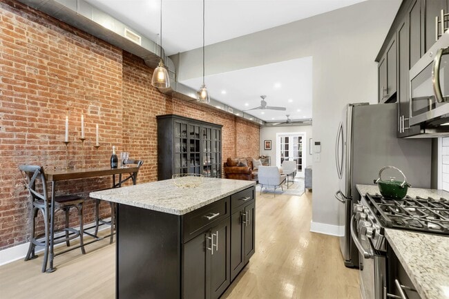 Primary Photo - 1112 Hudson St