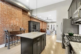 Building Photo - 1112 Hudson St