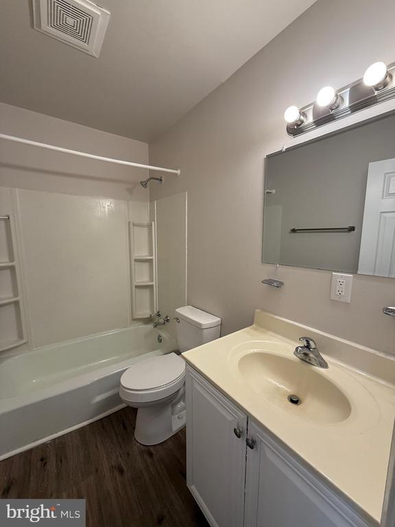 Building Photo - 534 Olde Greenwich Cir