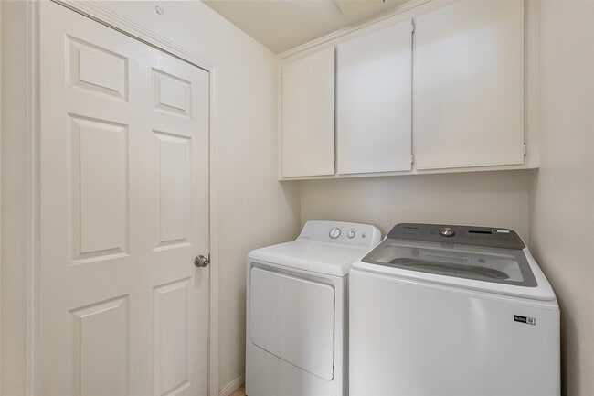 Building Photo - 57731 San Tropeze Dr