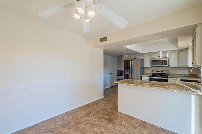 Building Photo - Three Bedrooms & POOL in 85254!