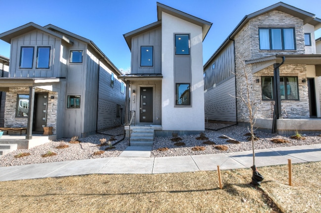 Building Photo - 829 Cherokee Dr